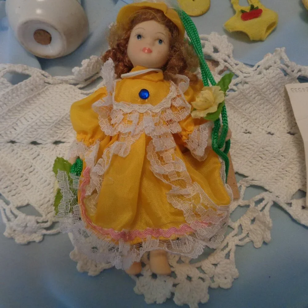 DOLLIE GLASS BASKET WASHINGTON SALT DOILY DODADS ETC LOT